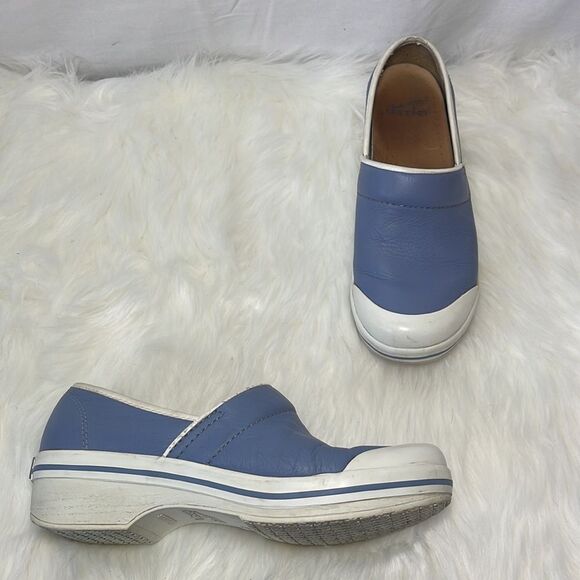 Dansko Volley  Sky Blue Leather White Trim Clogs Sz 39/US 8.5-9 - Picture 1 of 9